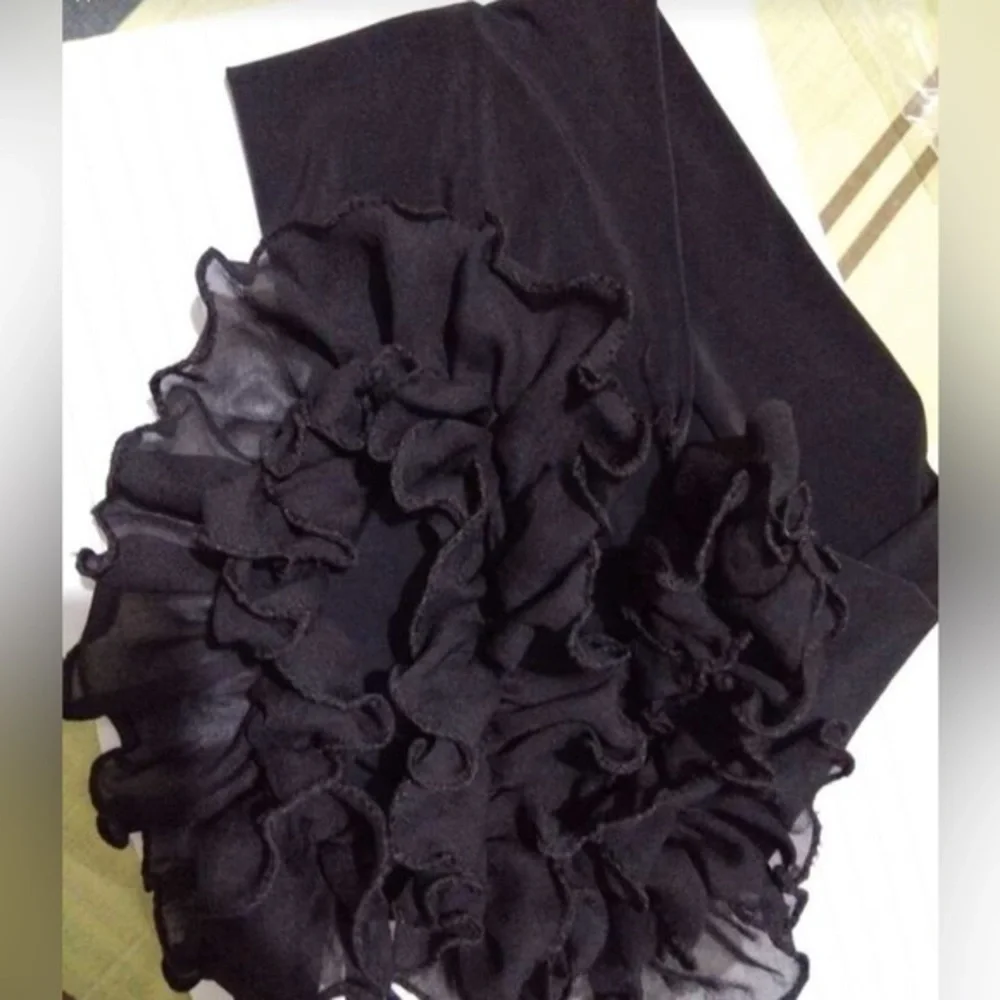 ✨NEW✨ Elegant Black Ruffled neck Scarf